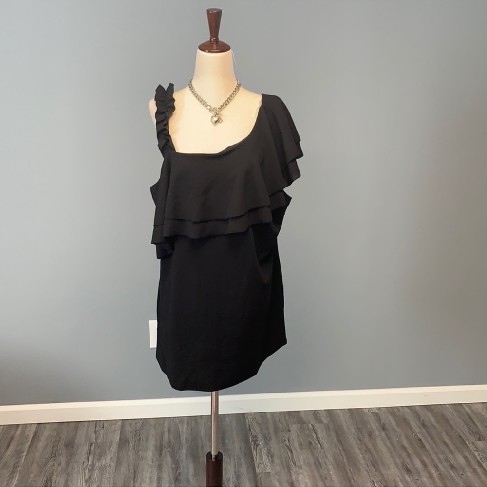Janette Plus Black Garment